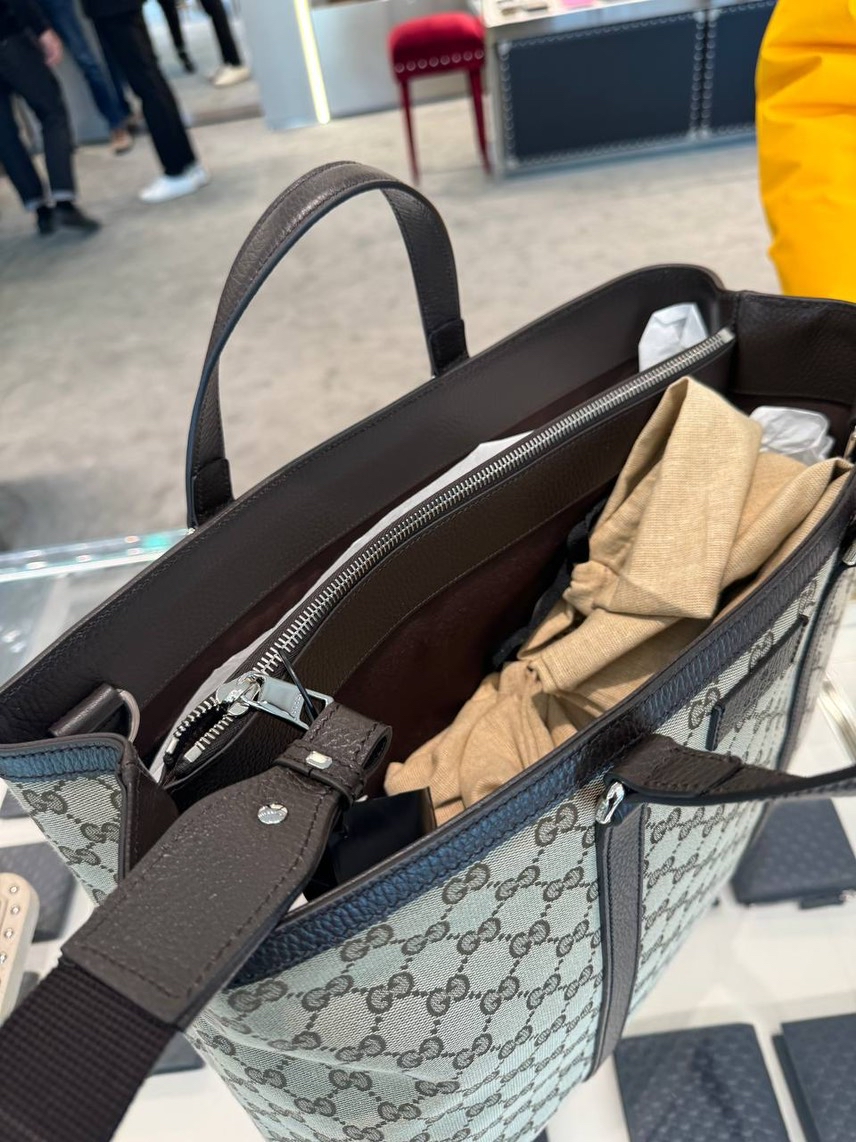 GUCCI Totes side view - unisex luxury Bags