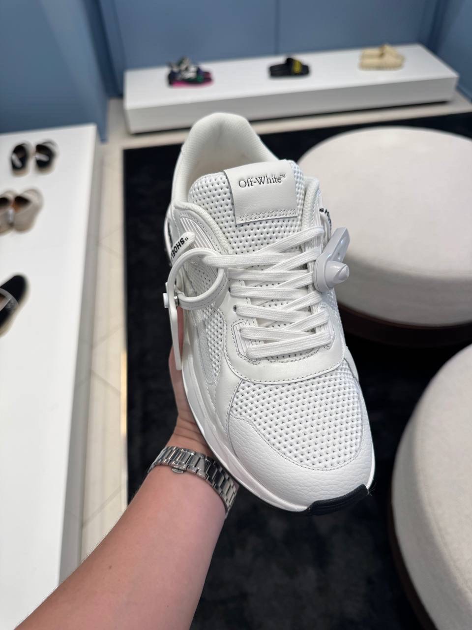 OFF-WHITE Sneakers side view - Men's luxury Shoes