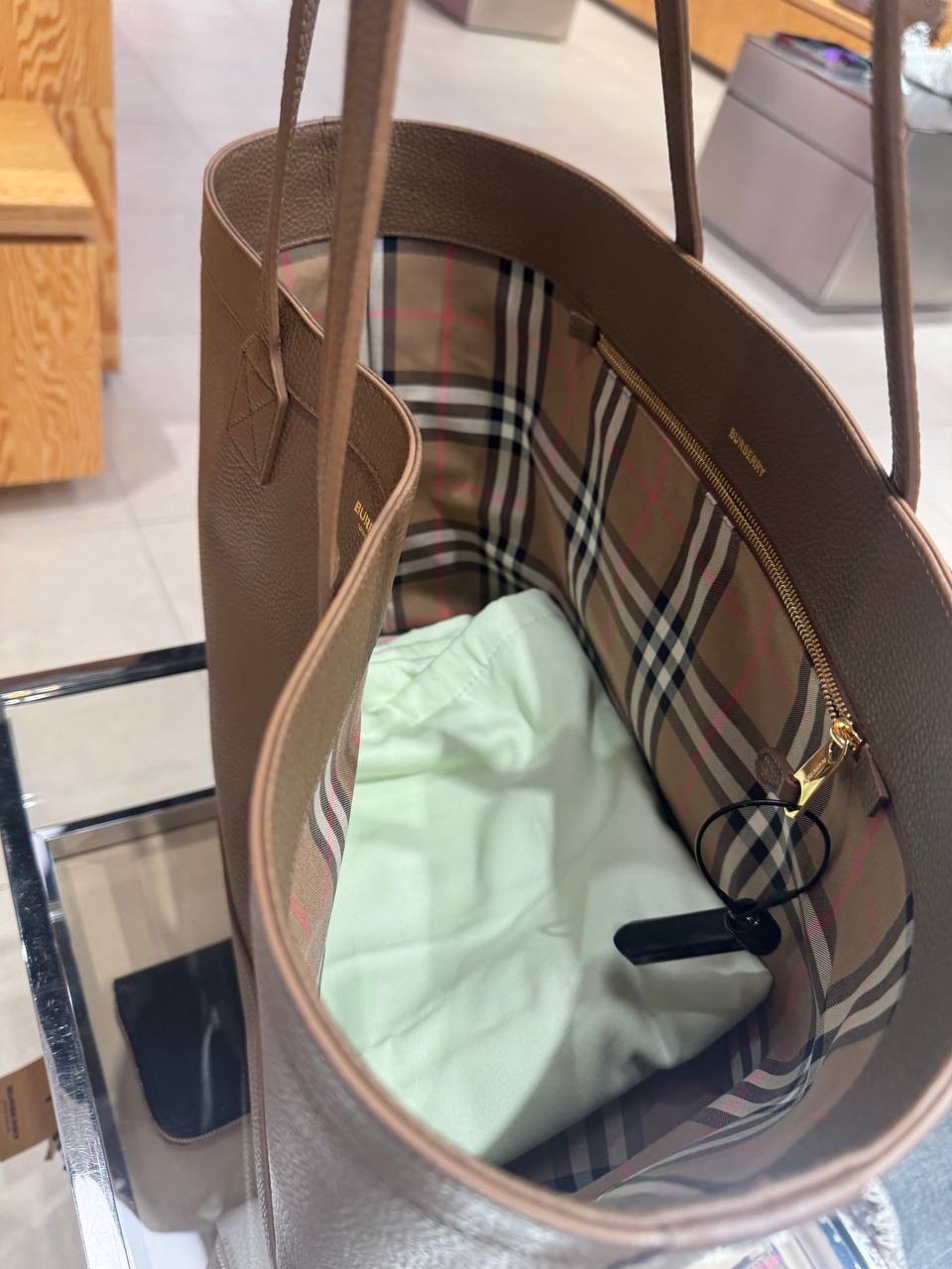 BURBERRY Totes side view - Women's luxury Bags