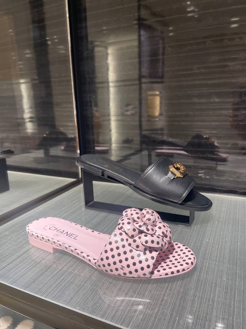 CHANEL Slides side view - Women's luxury Shoes