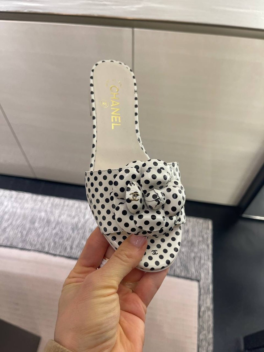 CHANEL Slides front view - Women's luxury Shoes