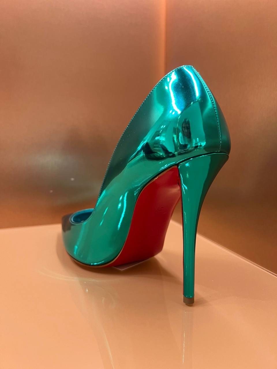 CHRISTIAN LOUBOUTIN Pumps side view - Women's luxury Shoes