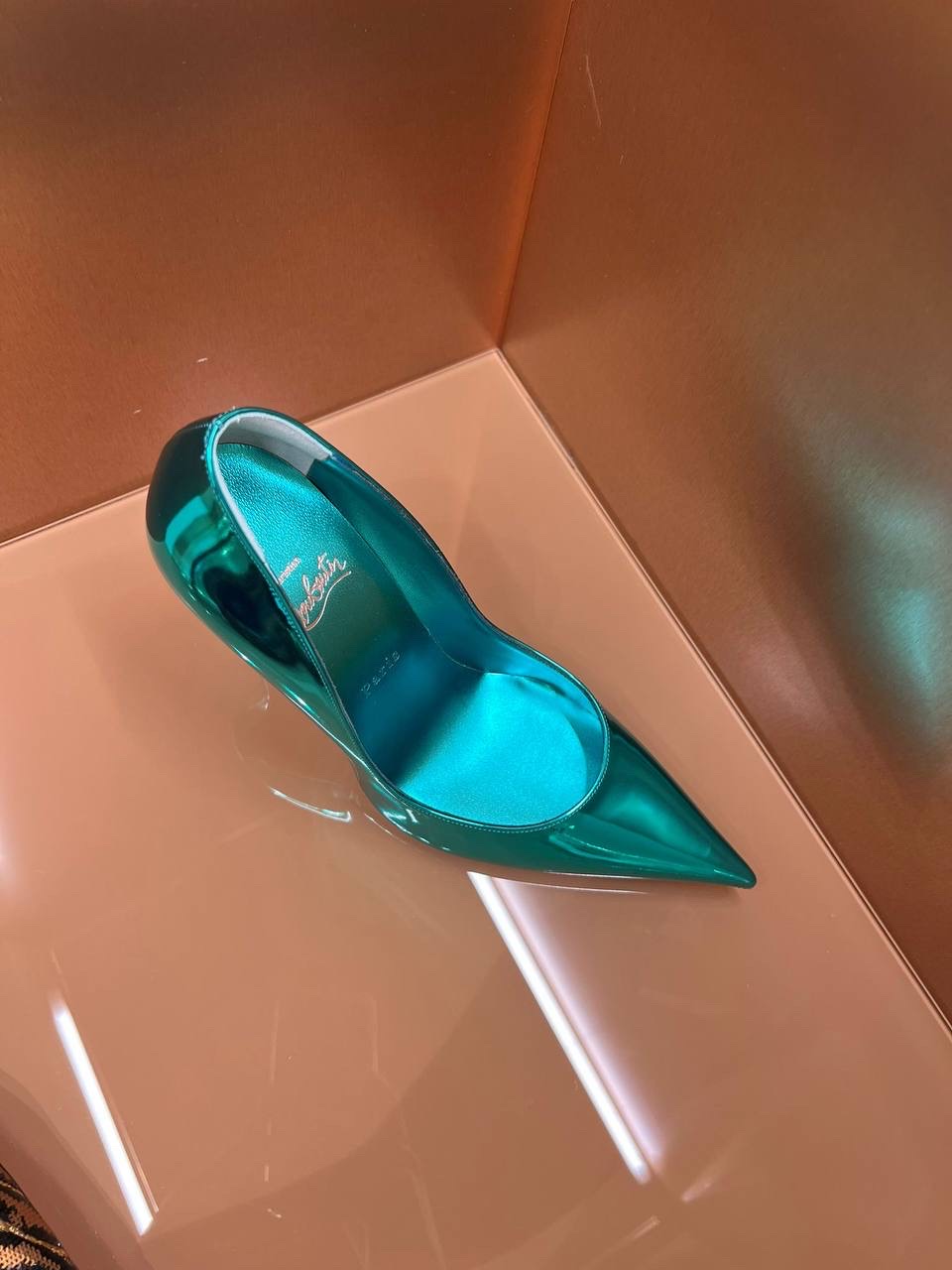 CHRISTIAN LOUBOUTIN Pumps side view - Women's luxury Shoes