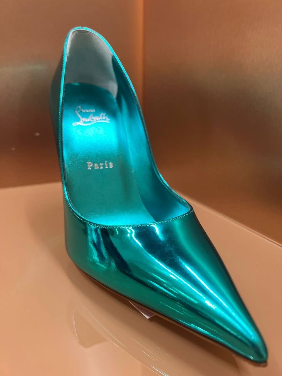 CHRISTIAN LOUBOUTIN Pumps side view - Women's luxury Shoes