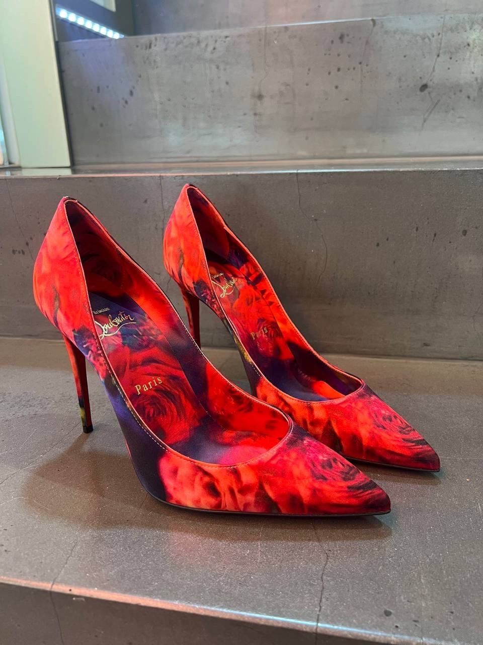 CHRISTIAN LOUBOUTIN Pumps front view - Women's luxury Shoes