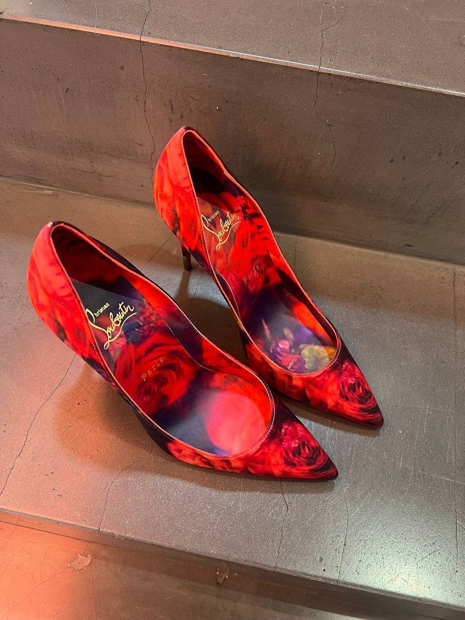 CHRISTIAN LOUBOUTIN Pumps side view - Women's luxury Shoes