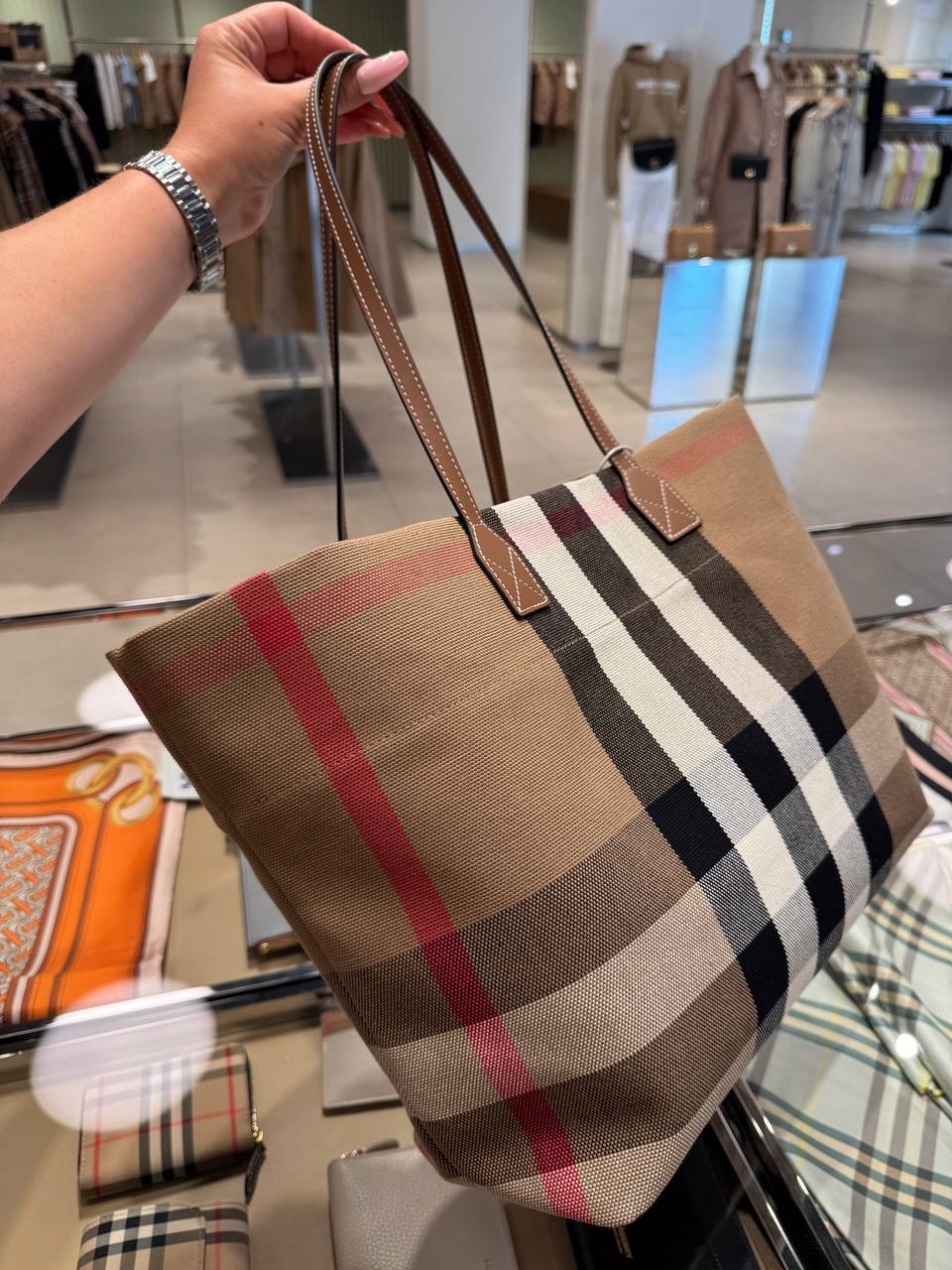BURBERRY Totes side view - Women's luxury Bags