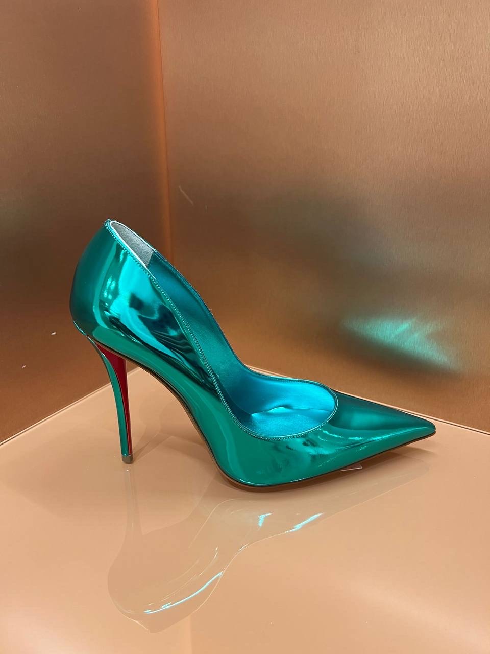 CHRISTIAN LOUBOUTIN Pumps front view - Women's luxury Shoes