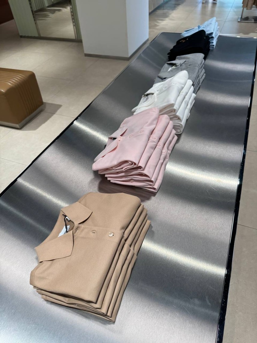 BURBERRY T-shirt and Polo side view - Women's luxury Clothes
