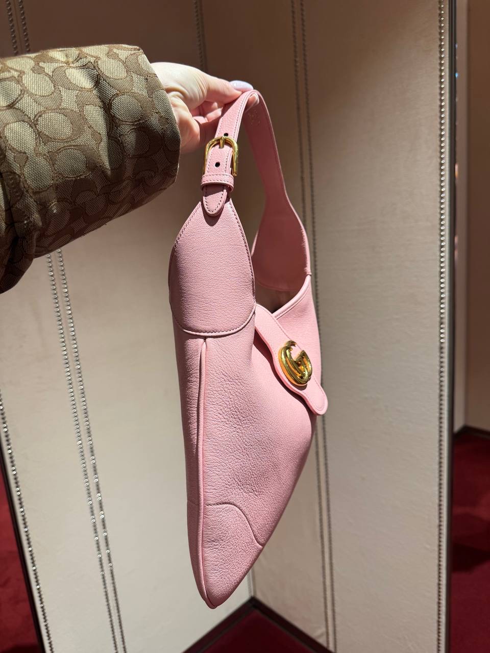 GUCCI Shoulder bags side view - Women's luxury Bags