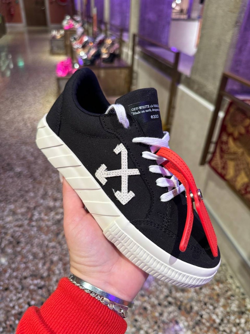 OFF-WHITE Sneakers front view - Women's luxury Shoes